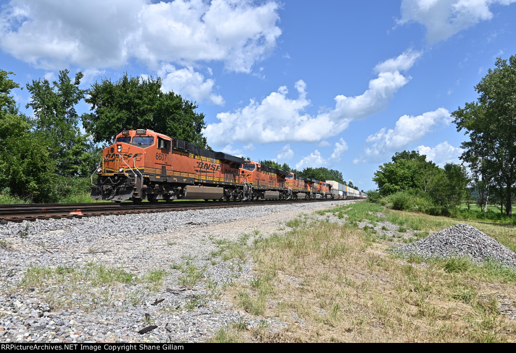 BNSF 6607